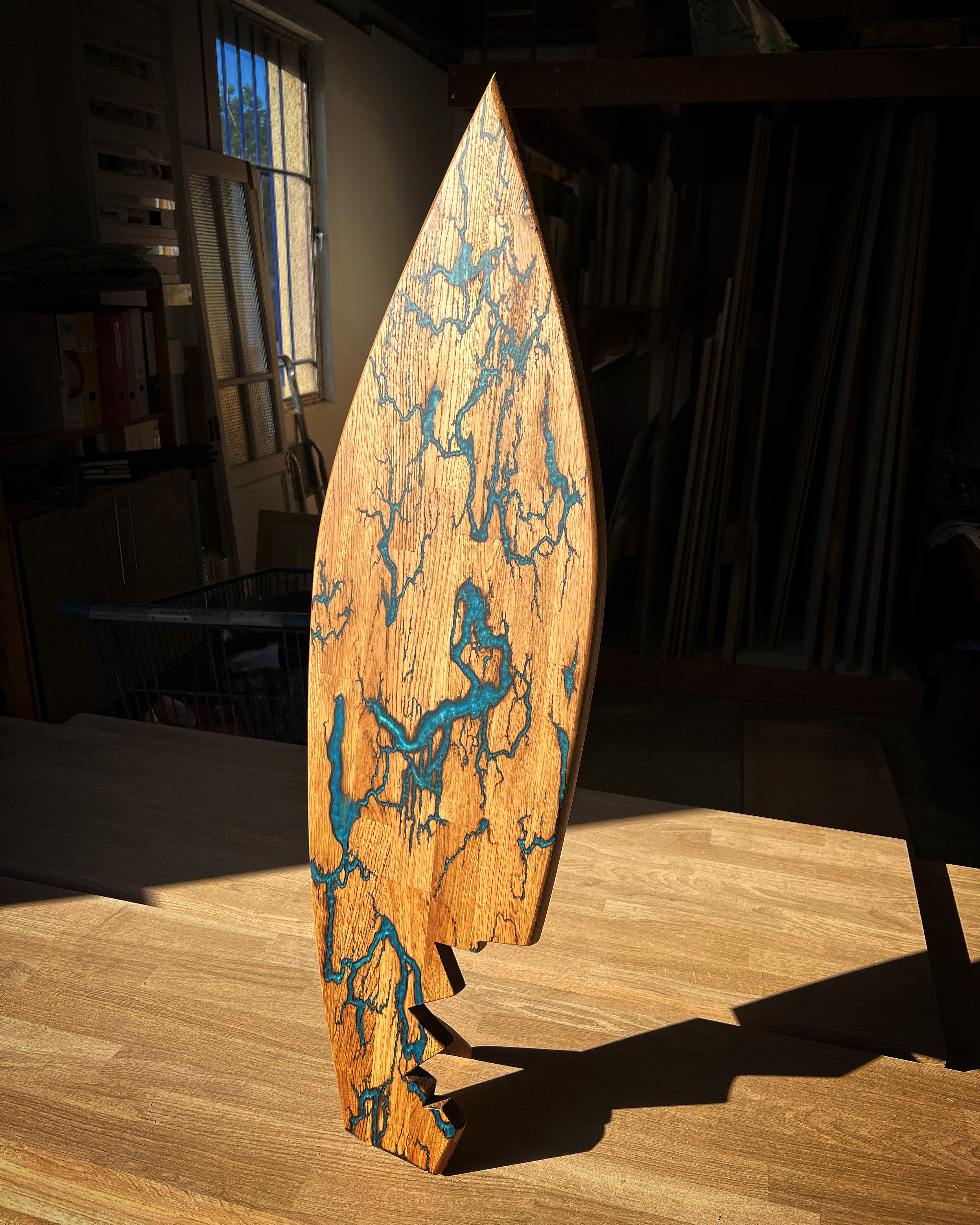 Planche de surf décorative avec de la résine époxy