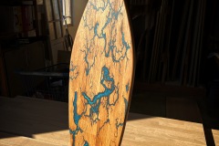 Planche de surf décorative avec de la résine époxy